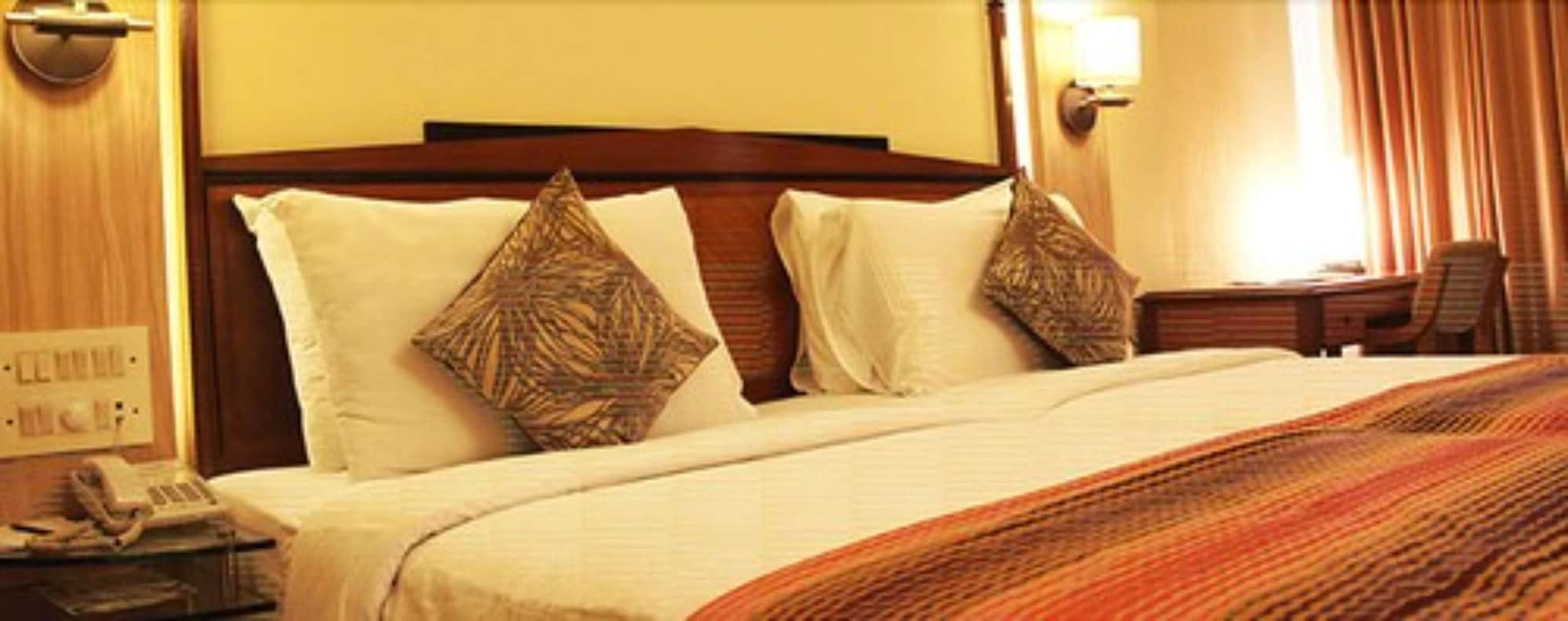 מומביי Hiltop Hotel מראה חיצוני תמונה