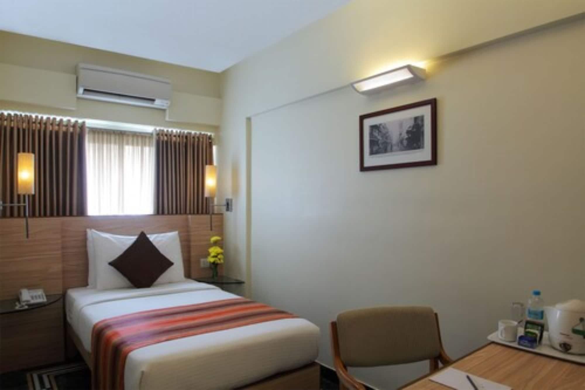 מומביי Hiltop Hotel מראה חיצוני תמונה
