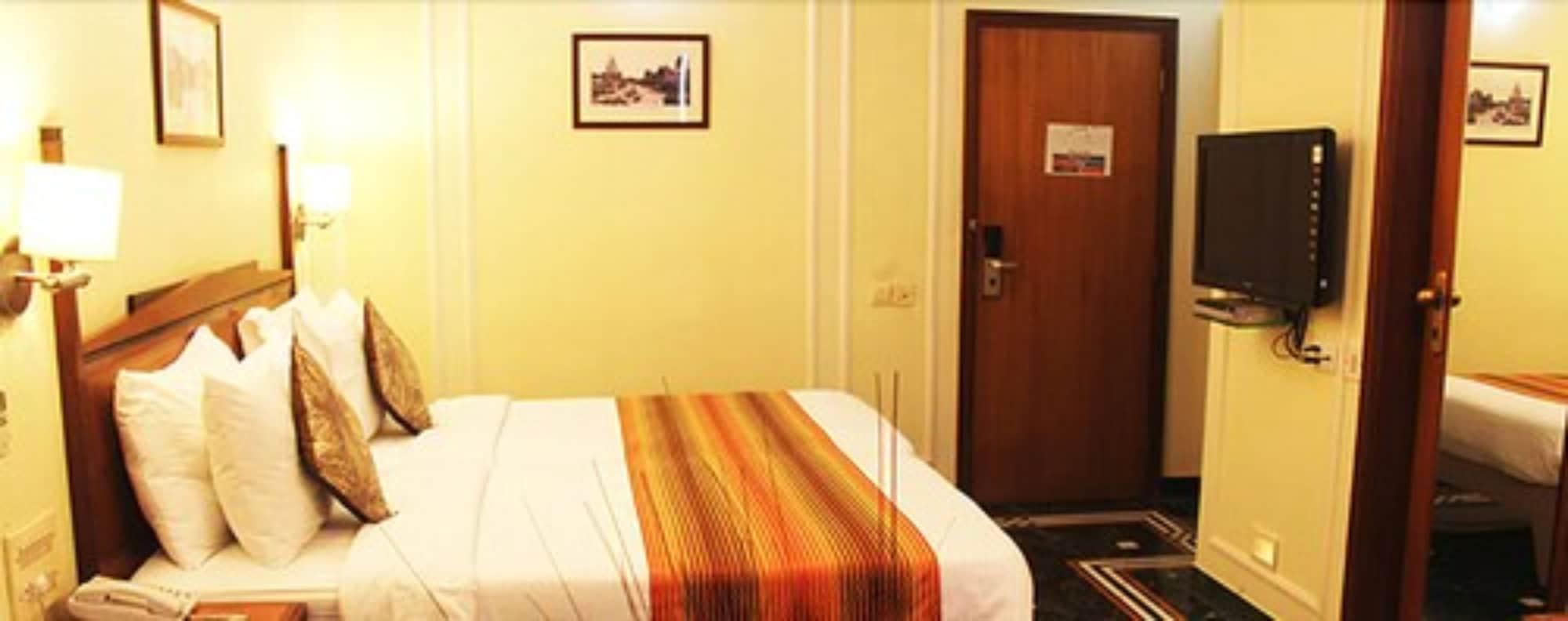 מומביי Hiltop Hotel מראה חיצוני תמונה