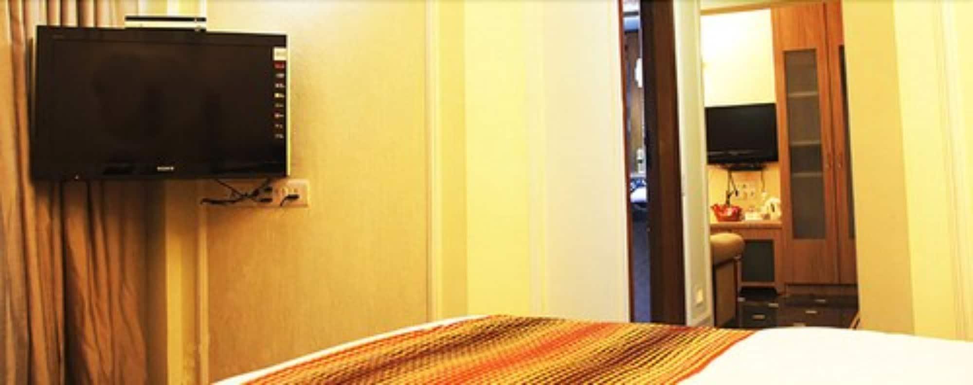 מומביי Hiltop Hotel מראה חיצוני תמונה