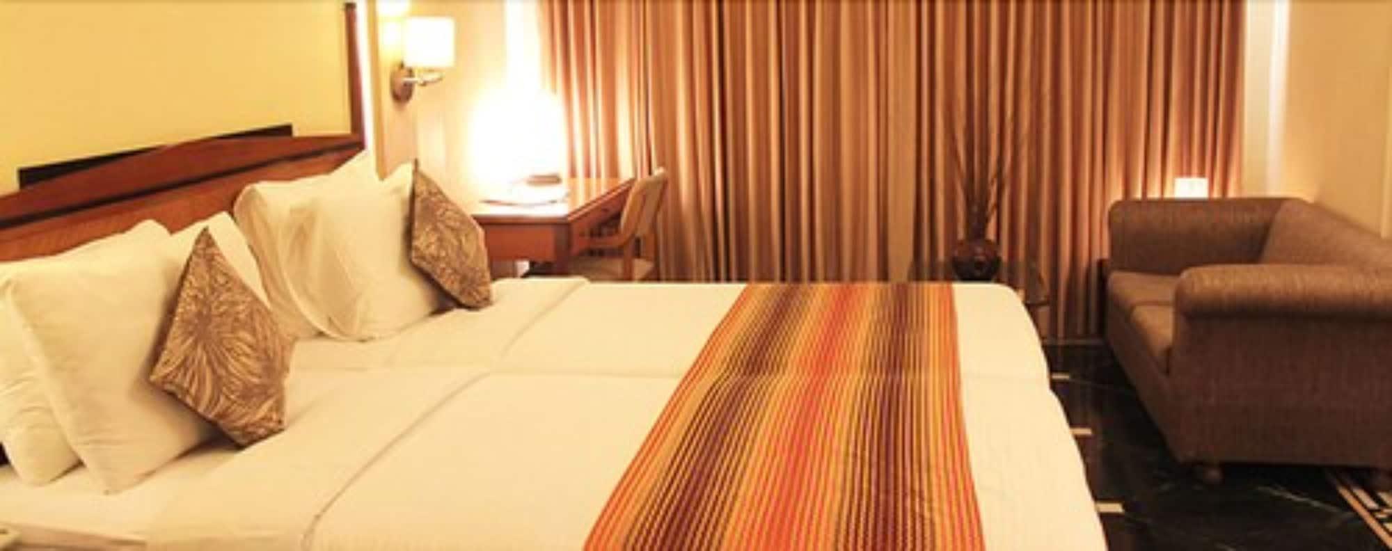 מומביי Hiltop Hotel מראה חיצוני תמונה