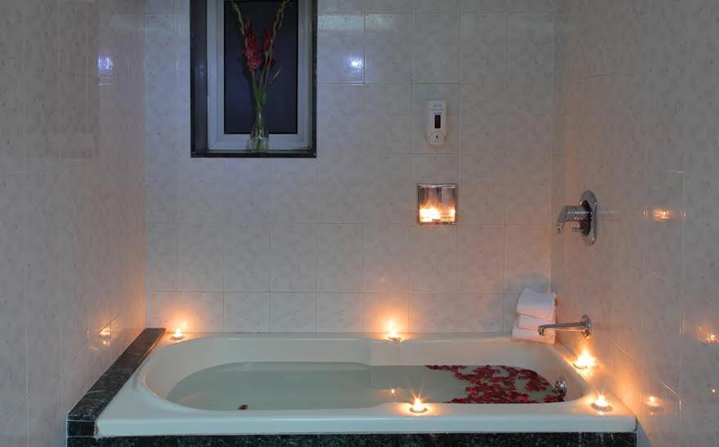 מומביי Hiltop Hotel מראה חיצוני תמונה