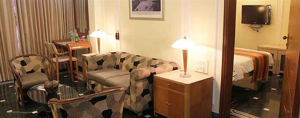 מומביי Hiltop Hotel מראה חיצוני תמונה