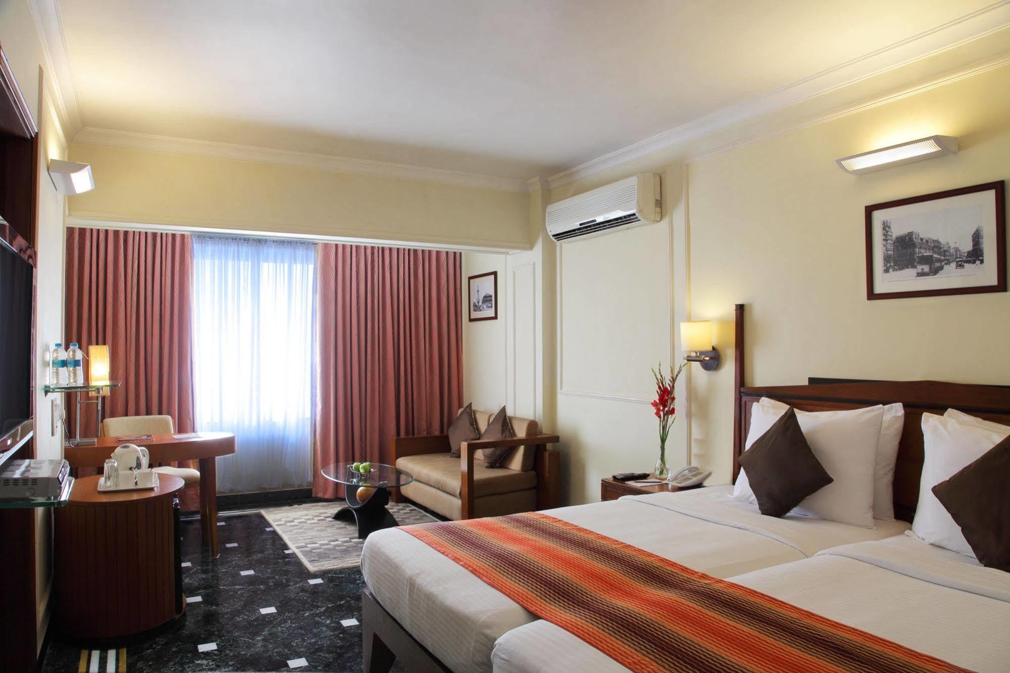 מומביי Hiltop Hotel מראה חיצוני תמונה