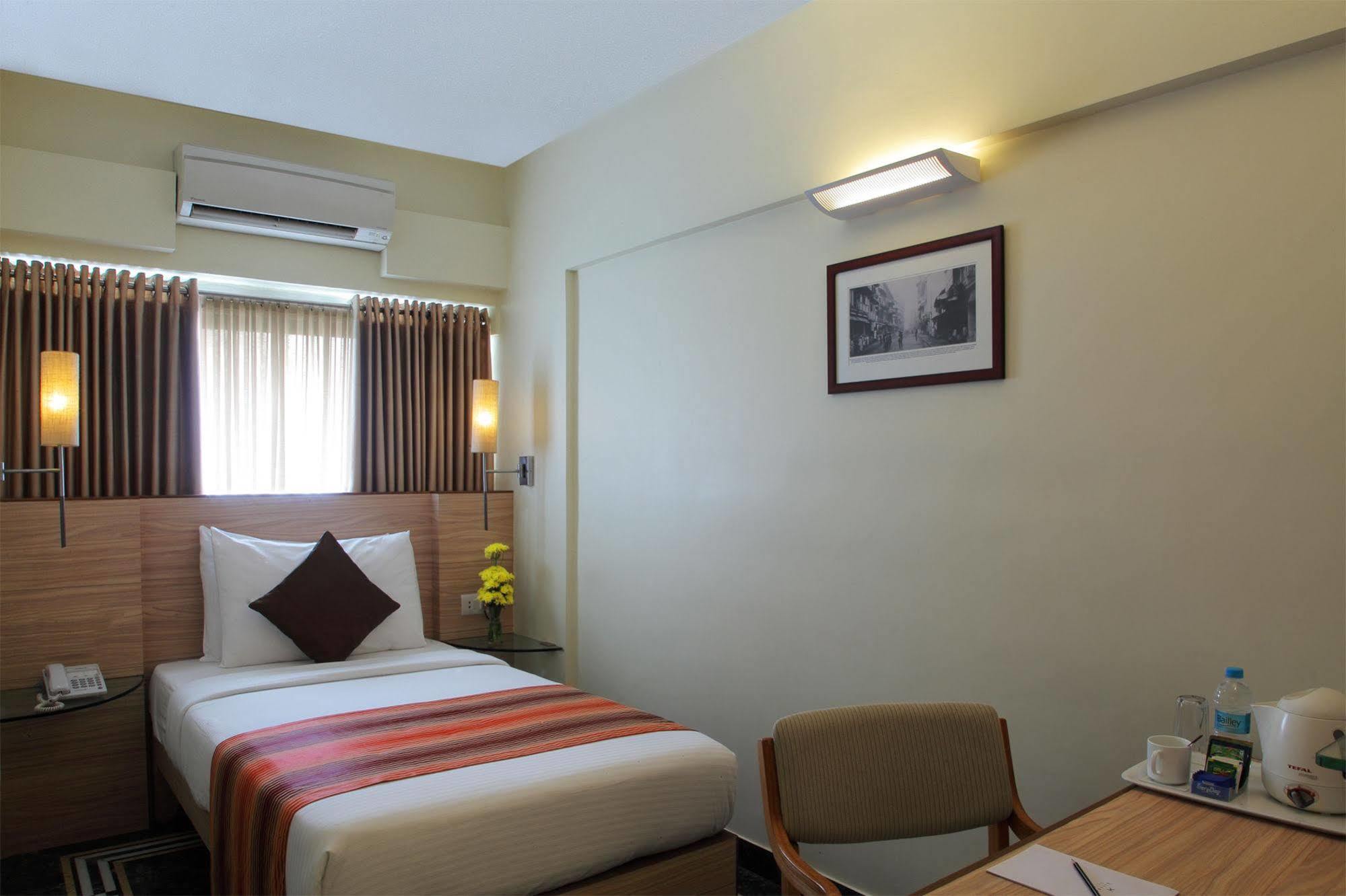 מומביי Hiltop Hotel מראה חיצוני תמונה