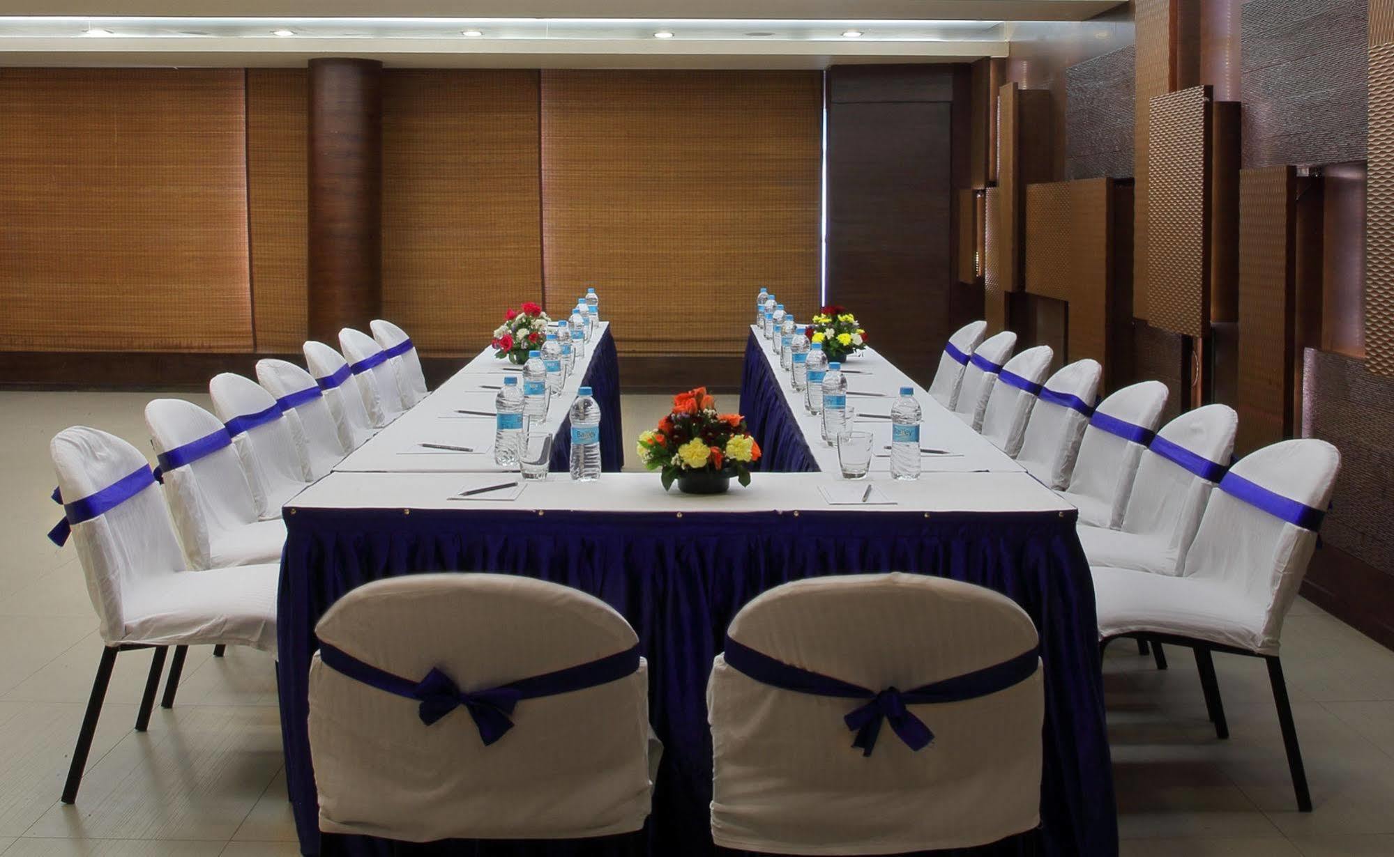 מומביי Hiltop Hotel מראה חיצוני תמונה
